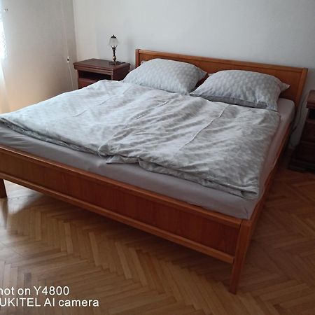Byt - Apartman - Robotnicka Bratysława Zewnętrze zdjęcie